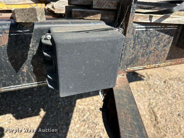 image for item DD3391 2001 PJ Utility trailer