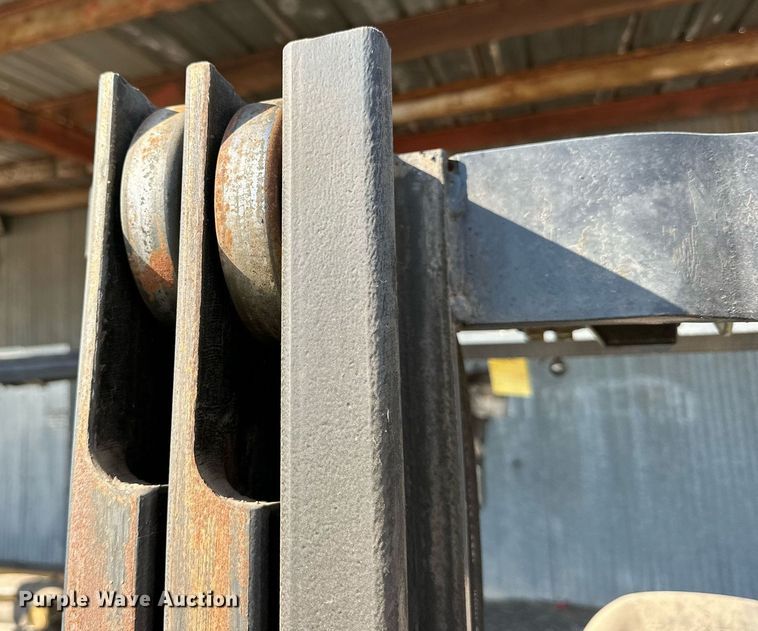 image for item DK6938 2015 Toyota 8FDU20 forklift
