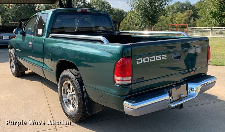 image for item DM1831 2001 Dodge Dakota SLT Club Cab pickup truck
