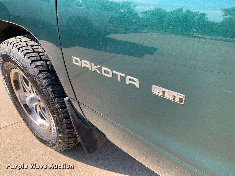 image for item DM1831 2001 Dodge Dakota SLT Club Cab pickup truck