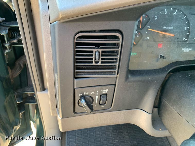 image for item DM1831 2001 Dodge Dakota SLT Club Cab pickup truck