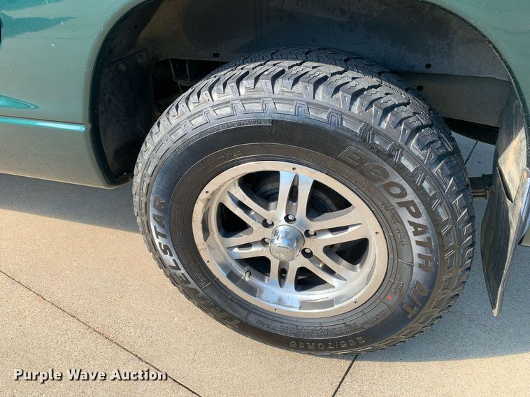 image for item DM1831 2001 Dodge Dakota SLT Club Cab pickup truck