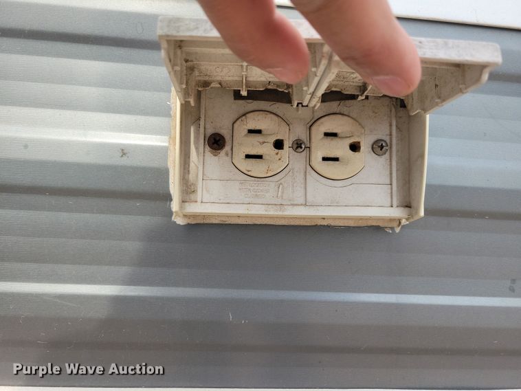 image for item DN3587 2005 Frontier  Explorer M315 camper