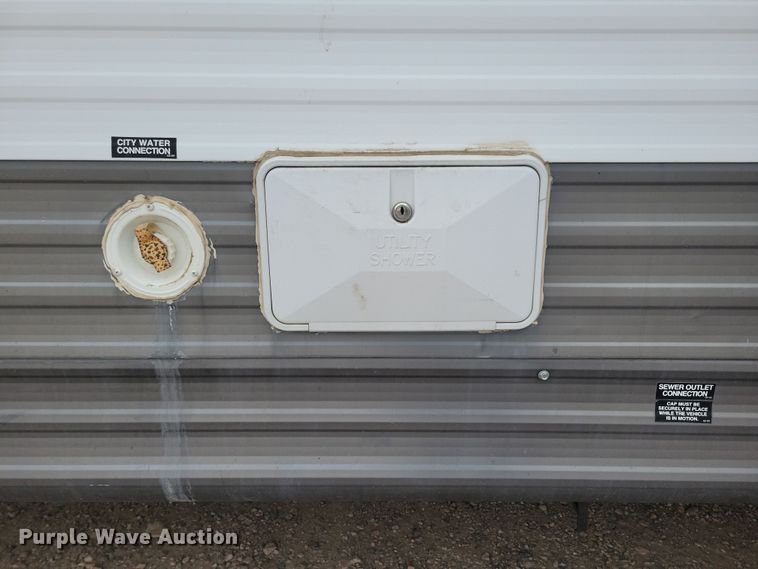 image for item DN3587 2005 Frontier  Explorer M315 camper