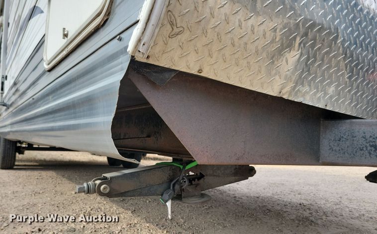 image for item DN3587 2005 Frontier  Explorer M315 camper