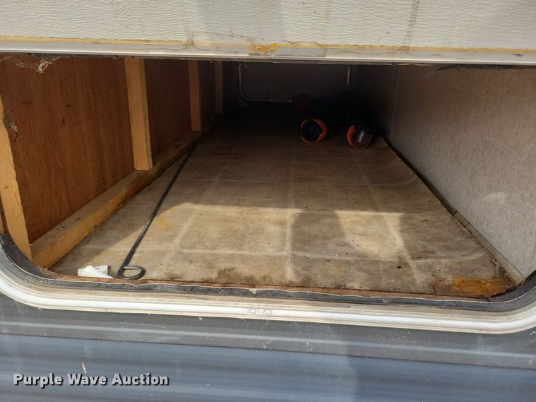 image for item DN3587 2005 Frontier  Explorer M315 camper