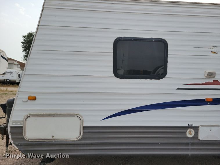 image for item DN3587 2005 Frontier  Explorer M315 camper