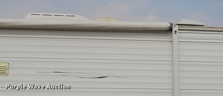 image for item DN3587 2005 Frontier  Explorer M315 camper