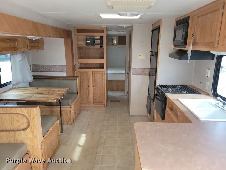 image for item DN3587 2005 Frontier  Explorer M315 camper