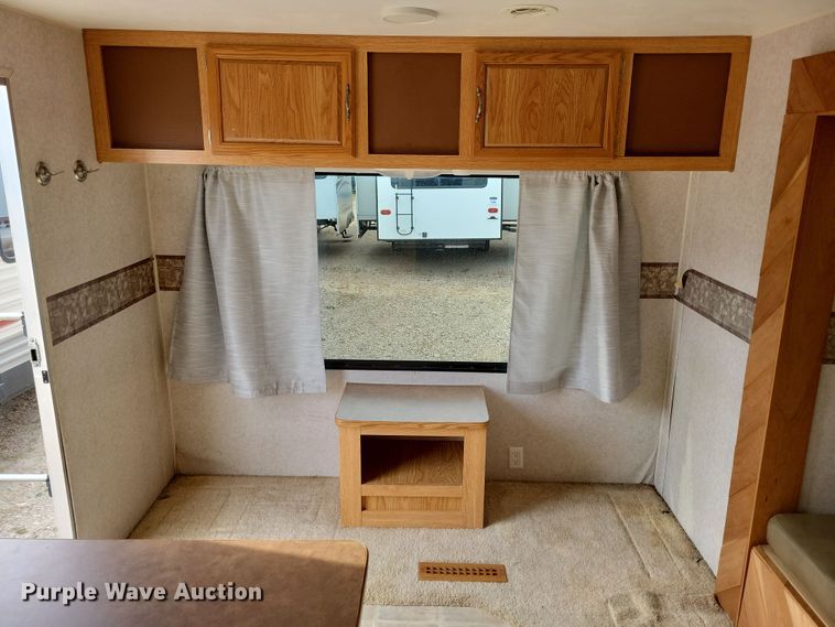 image for item DN3587 2005 Frontier  Explorer M315 camper