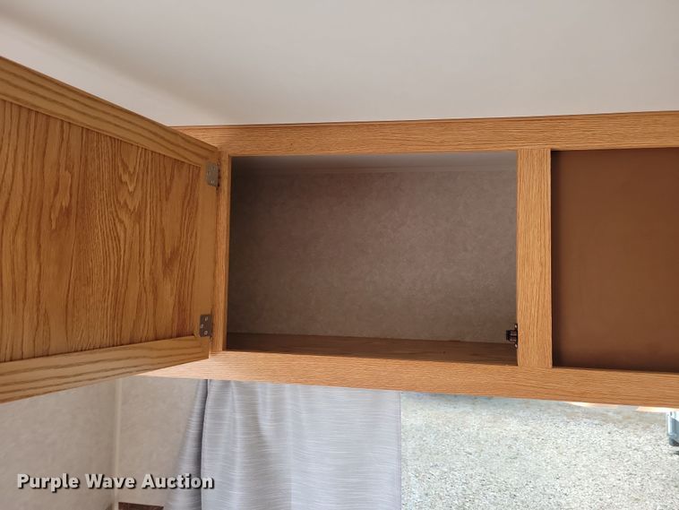 image for item DN3587 2005 Frontier  Explorer M315 camper