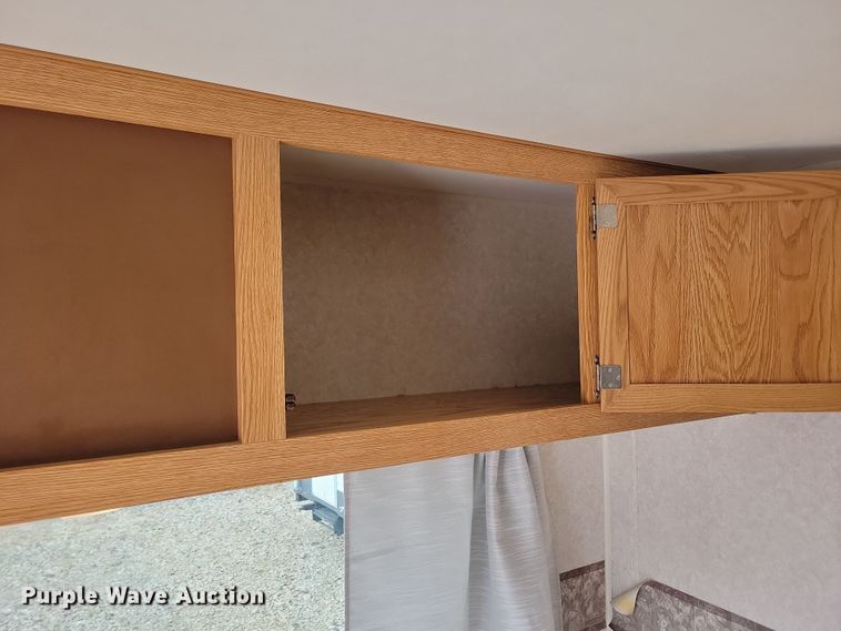 image for item DN3587 2005 Frontier  Explorer M315 camper