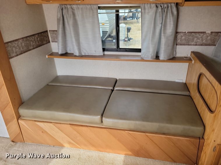 image for item DN3587 2005 Frontier  Explorer M315 camper