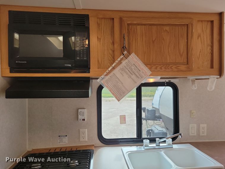 image for item DN3587 2005 Frontier  Explorer M315 camper