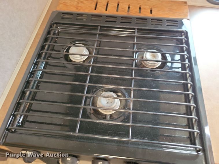 image for item DN3587 2005 Frontier  Explorer M315 camper