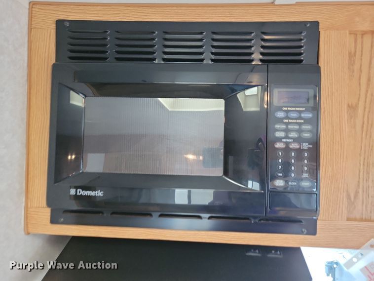 image for item DN3587 2005 Frontier  Explorer M315 camper