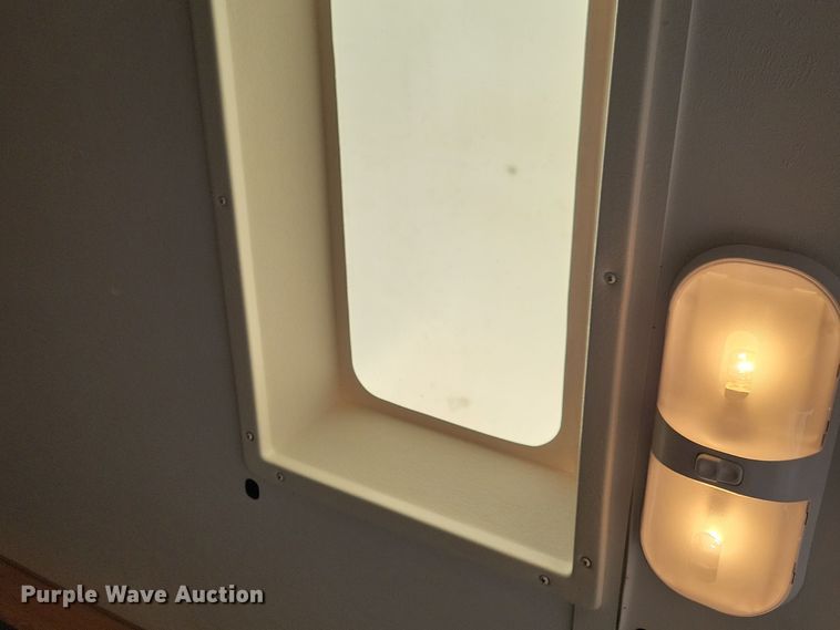 image for item DN3587 2005 Frontier  Explorer M315 camper