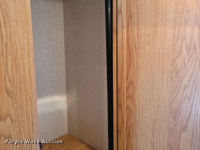 image for item DN3587 2005 Frontier  Explorer M315 camper