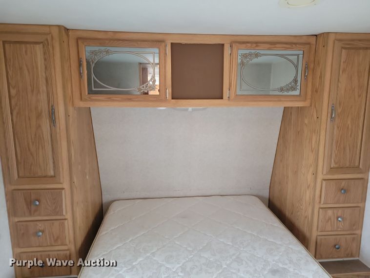 image for item DN3587 2005 Frontier  Explorer M315 camper