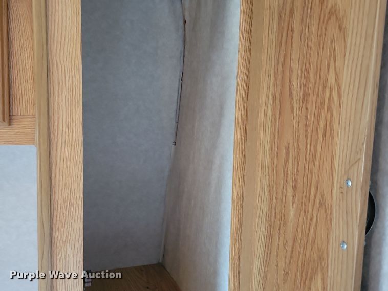 image for item DN3587 2005 Frontier  Explorer M315 camper