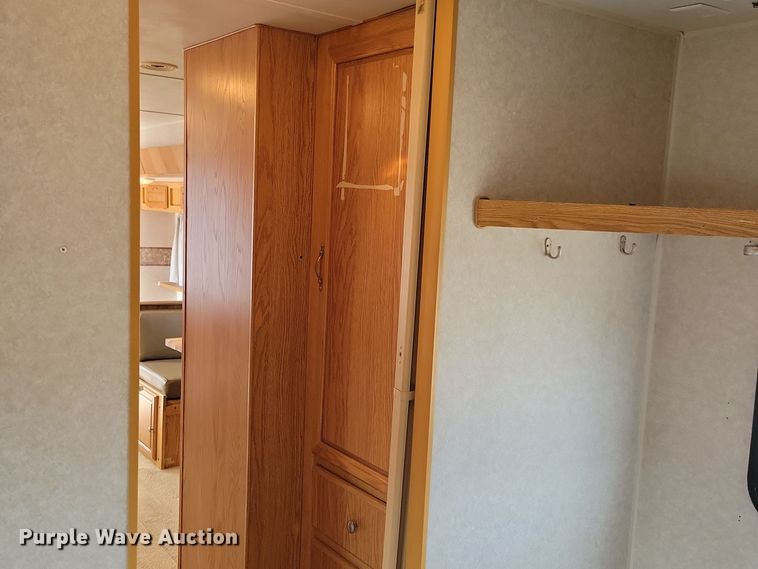 image for item DN3587 2005 Frontier  Explorer M315 camper