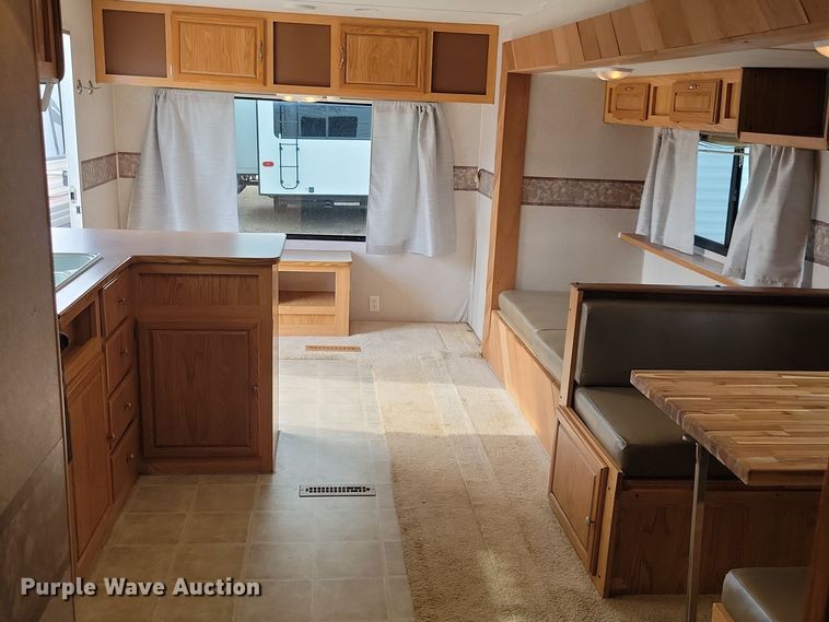 image for item DN3587 2005 Frontier  Explorer M315 camper