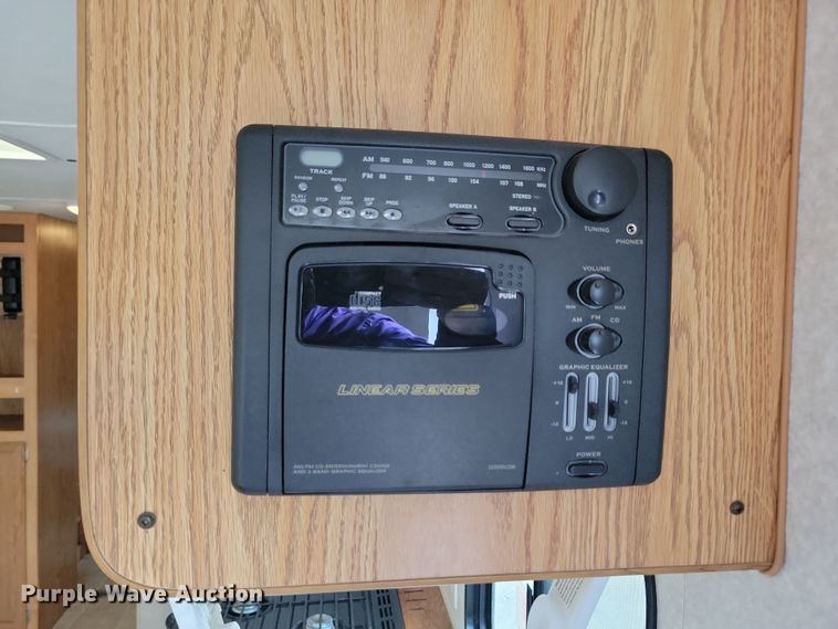 image for item DN3587 2005 Frontier  Explorer M315 camper