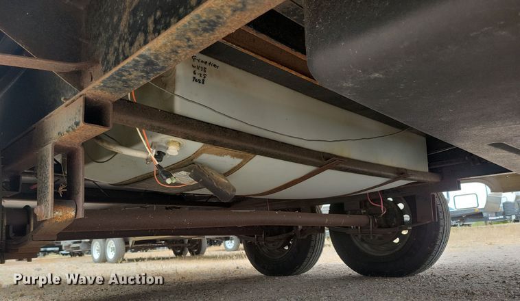 image for item DN3587 2005 Frontier  Explorer M315 camper