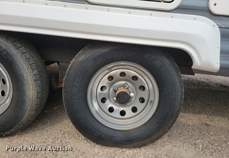 image for item DN3587 2005 Frontier  Explorer M315 camper