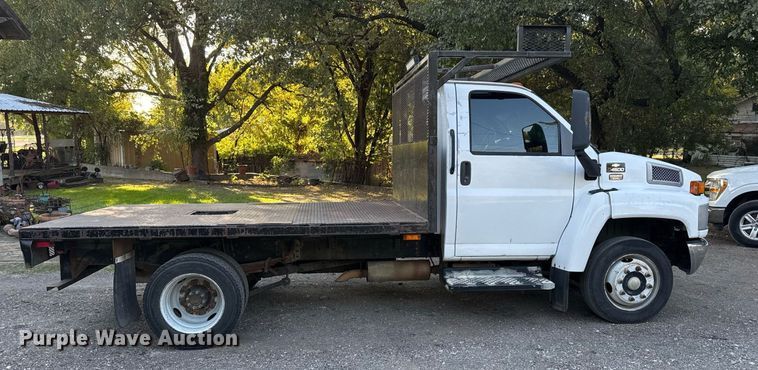 image for item DO2559 2005 Chevrolet  C4500 flatbed truck