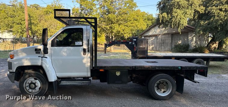image for item DO2559 2005 Chevrolet  C4500 flatbed truck