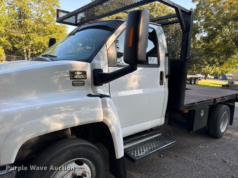 image for item DO2559 2005 Chevrolet  C4500 flatbed truck