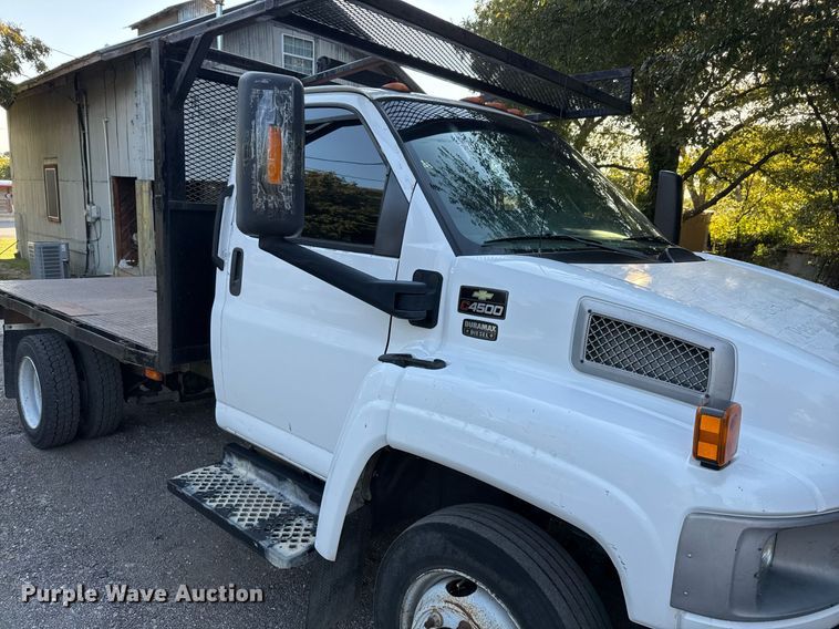 image for item DO2559 2005 Chevrolet  C4500 flatbed truck
