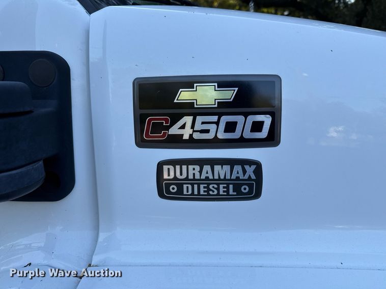 image for item DO2559 2005 Chevrolet  C4500 flatbed truck