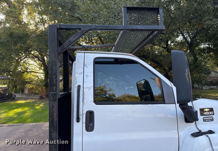 image for item DO2559 2005 Chevrolet  C4500 flatbed truck
