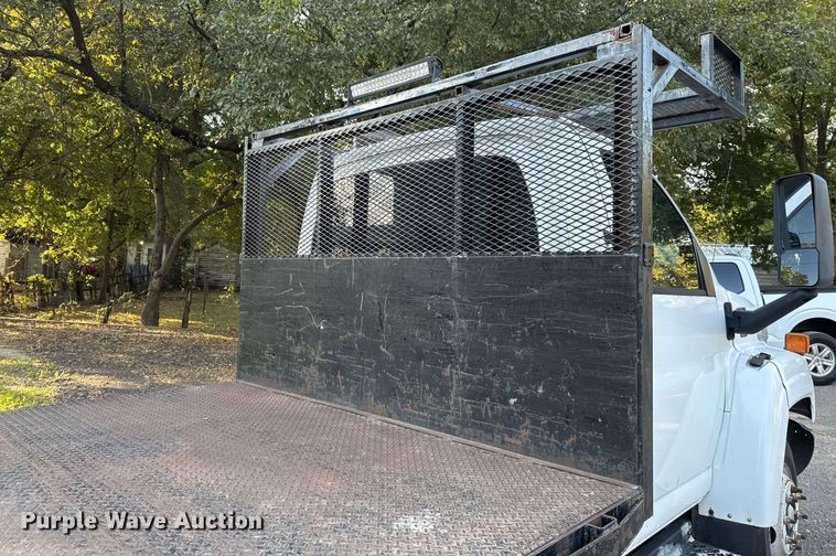 image for item DO2559 2005 Chevrolet  C4500 flatbed truck