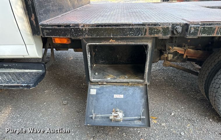 image for item DO2559 2005 Chevrolet  C4500 flatbed truck