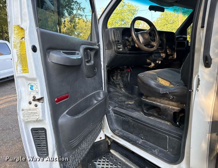 image for item DO2559 2005 Chevrolet  C4500 flatbed truck