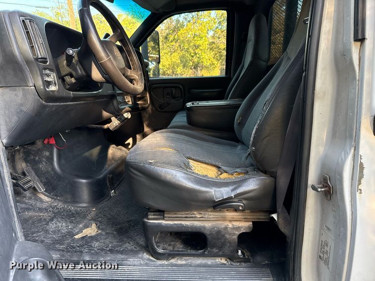 image for item DO2559 2005 Chevrolet  C4500 flatbed truck