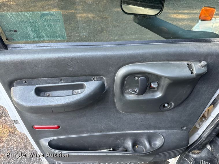 image for item DO2559 2005 Chevrolet  C4500 flatbed truck