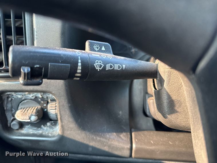 image for item DO2559 2005 Chevrolet  C4500 flatbed truck