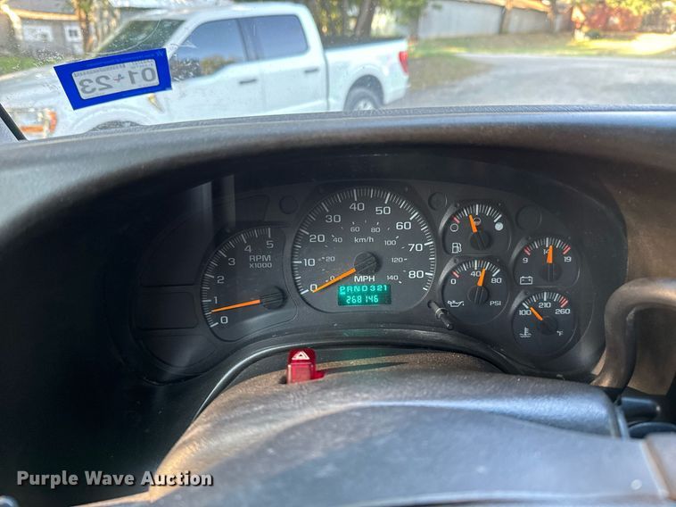 image for item DO2559 2005 Chevrolet  C4500 flatbed truck