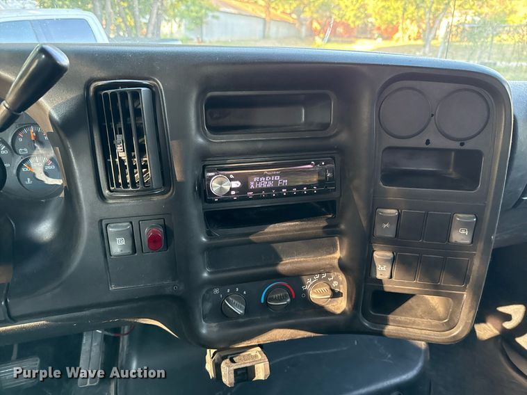 image for item DO2559 2005 Chevrolet  C4500 flatbed truck