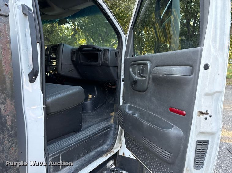 image for item DO2559 2005 Chevrolet  C4500 flatbed truck