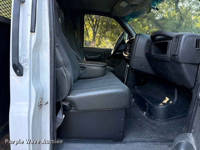 image for item DO2559 2005 Chevrolet  C4500 flatbed truck