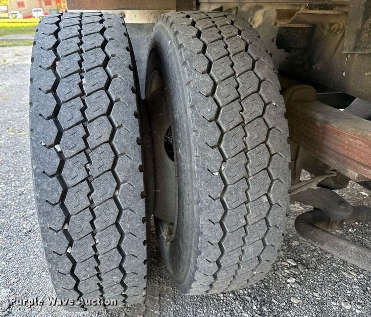 image for item DO2559 2005 Chevrolet  C4500 flatbed truck