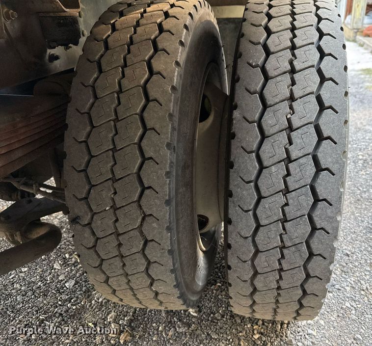 image for item DO2559 2005 Chevrolet  C4500 flatbed truck