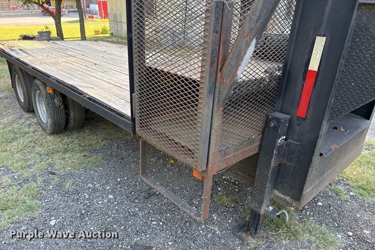 image for item DO2560 2013 Texas Pride FT820520KGN flatbed trailer