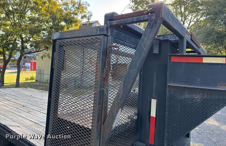 image for item DO2560 2013 Texas Pride FT820520KGN flatbed trailer