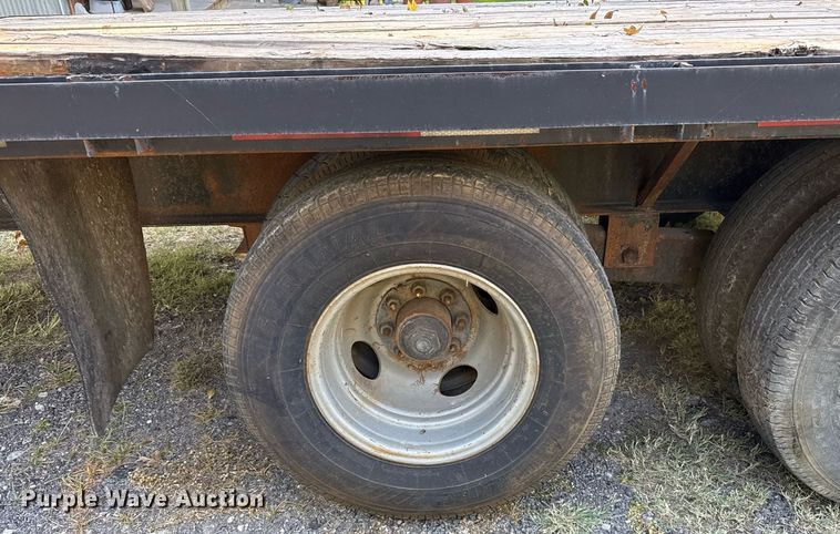 image for item DO2560 2013 Texas Pride FT820520KGN flatbed trailer